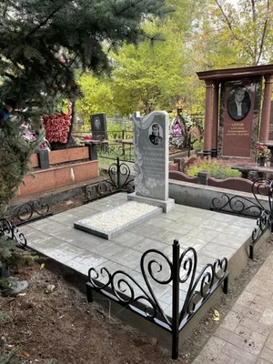 Памятник с тротуарной плиткой B4 1000х500х60 мм
